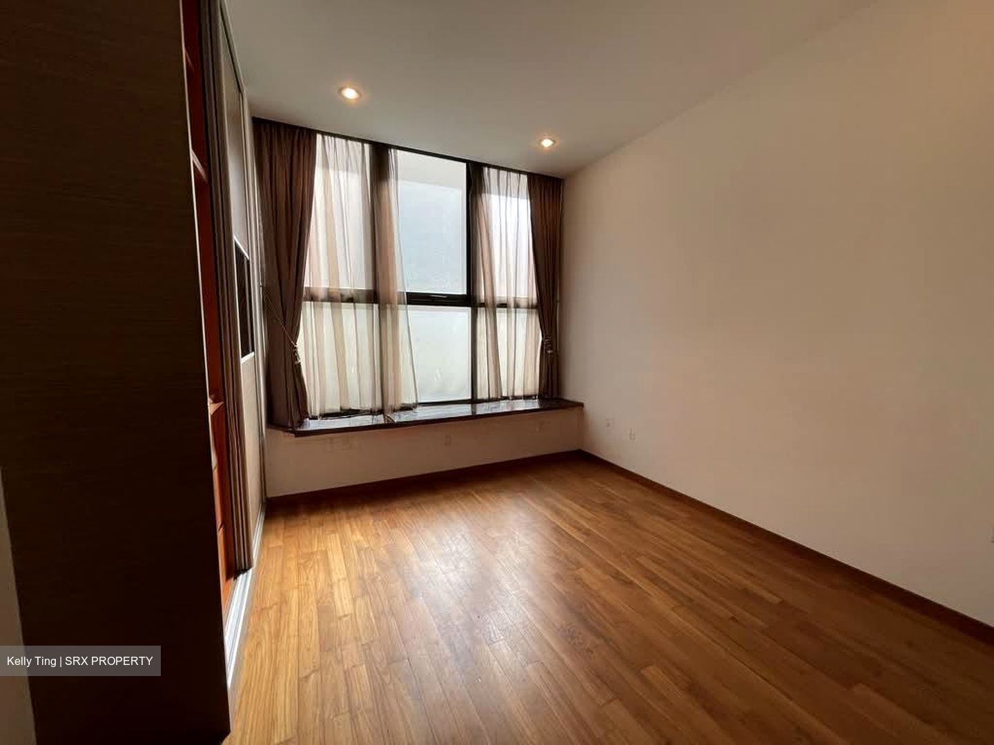 Holland Link (D10), Terrace #602884461